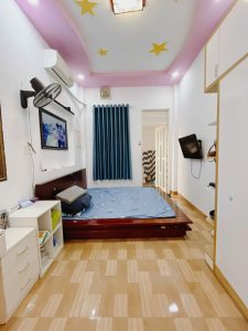 NHÀ ĐẸP 2 TẦNG HXH 5M – VỊ TRÍ ĐẮC ĐỊA QUẬN 4 – GIÁ CHỈ 6.5 TỶ!