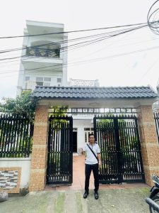 BIỆT THỰ MINI HÓC MÔN – XE HƠI VÀO NHÀ, SÁT CHỢ, KHU DÂN CƯ SẦM UẤT!